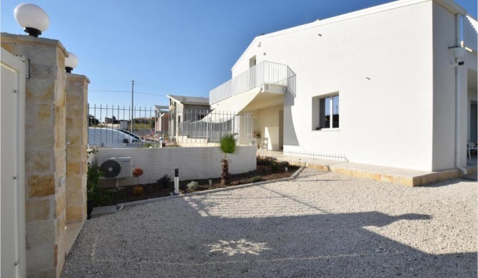 Stunning home in Pozzallo with WiFi and 1 Bedrooms