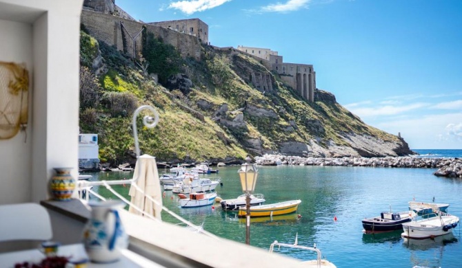 Casa Cinzia in Marina di Corricella