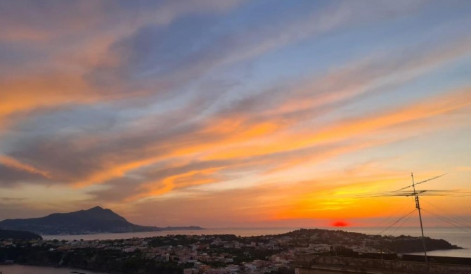 Nel punto più alto dell’ Isola, terrazza con vista mozzafiato