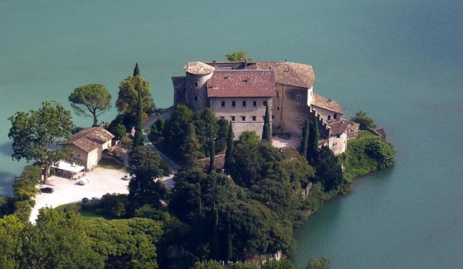 Castel Toblino Apartments