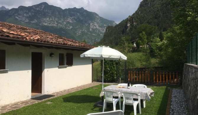 Casa Carla, bis 4 Personen, Garten, Balkon mit Blick auf den See und die Berge