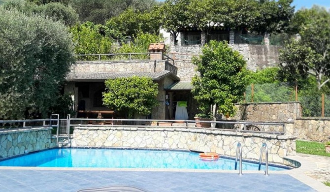 COLLEALCEPPO - RESIDENZA LE SORBE - Piscina panoramica 13 km dal mare