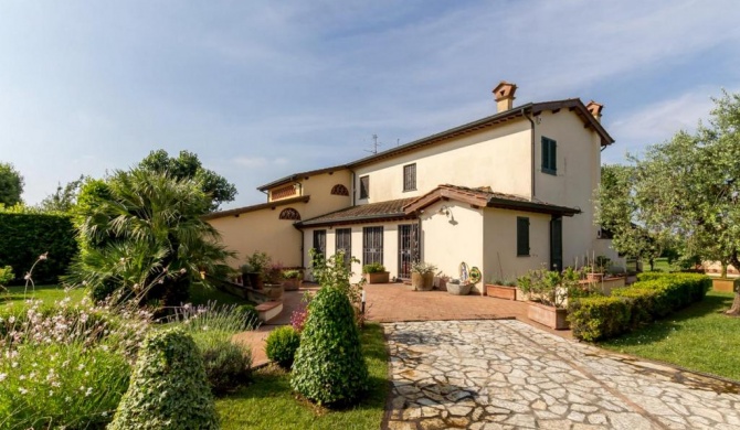 Villa Pallina with Pool - Happy Rentals