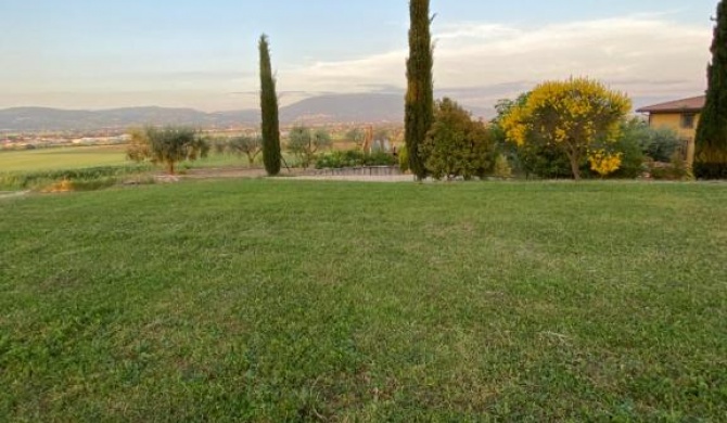 Casale in collina vista Assisi,Brufa di Torgiano