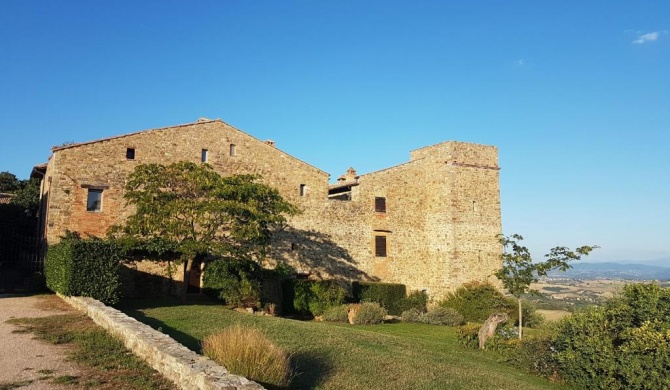 Castello Montelagello 5 posti letto.