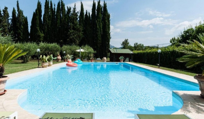 One bedroom villa with shared pool enclosed garden and wifi at Pisa