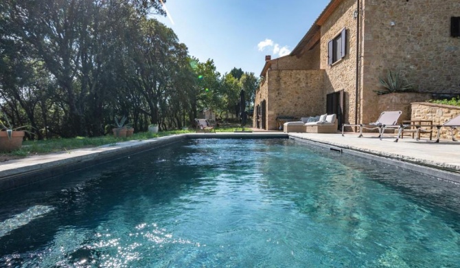 Romantic farmhouse with private pool