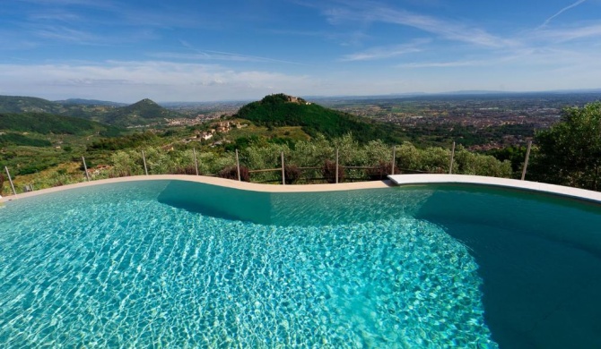 Casa Loretta, luxury villa with pool and hydro