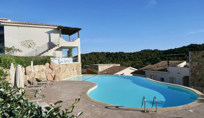 Residence con piscina a 4 km da Baja Sardinia