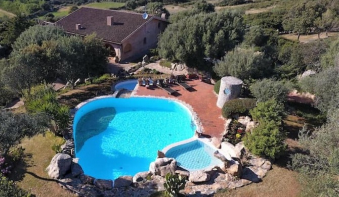 Sardinia Family Villas - Villa Elena with salt water private pool