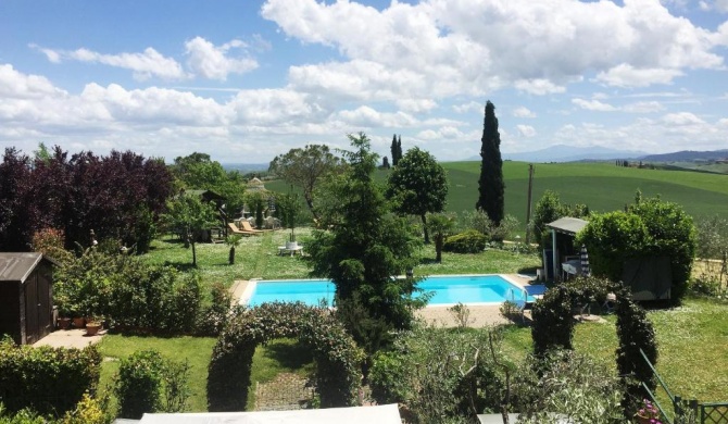 Appartamento con Piscina e Giardino a Siena