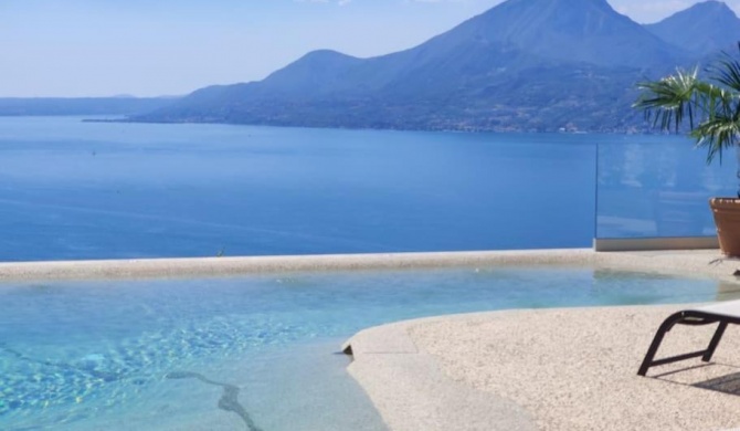 Villa Divina-APT Unica-Con piscina e vista lago