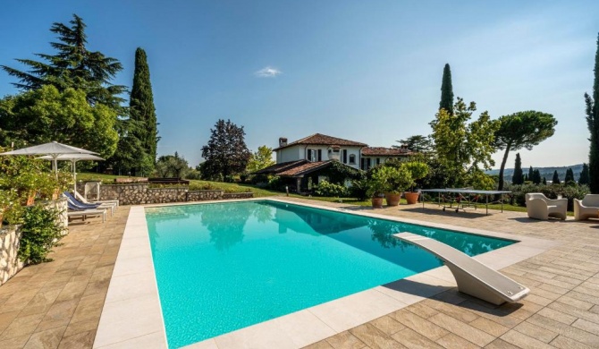 Luxury estate on the hills of Salò