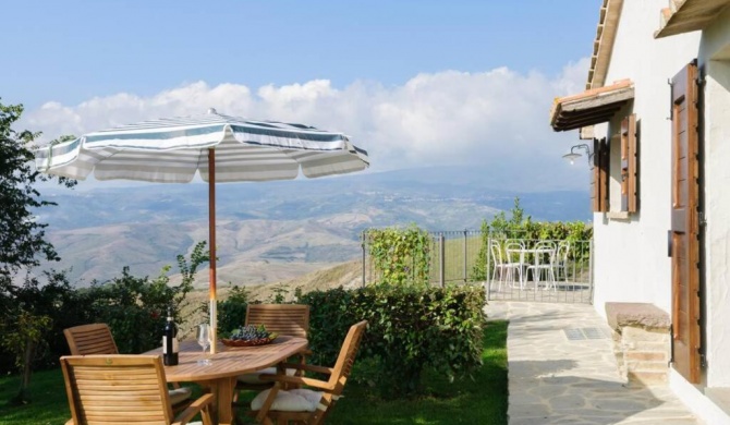 Cottage Assolata overlooking the Orcia valley in Tuscany