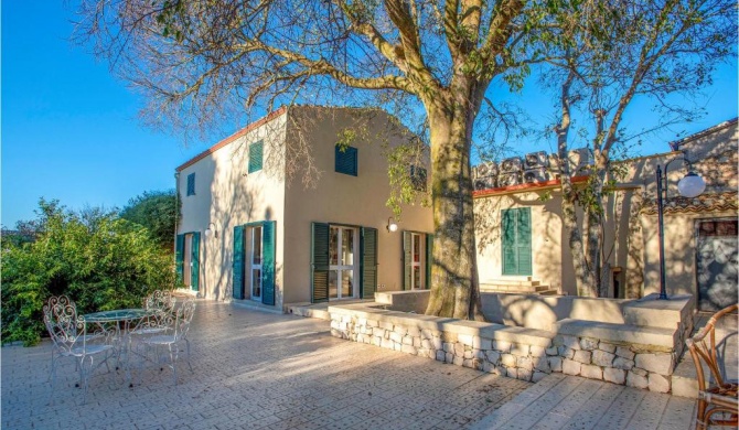 Amazing home in Ragusa with WiFi, 4 Bedrooms and Outdoor swimming pool