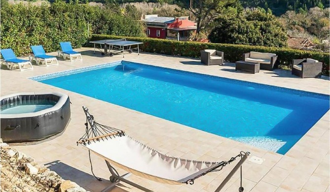 Amazing home in Ragusa with Jacuzzi, 4 Bedrooms and Outdoor swimming pool