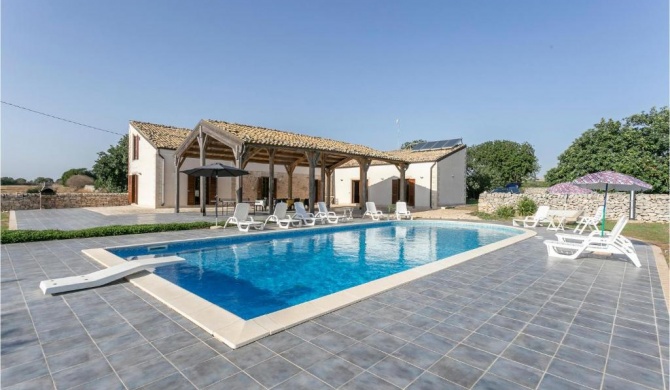 Beautiful home in Ragusa with 6 Bedrooms, WiFi and Private swimming pool