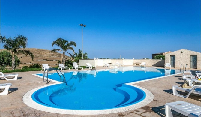Beautiful home in Ragusa with Outdoor swimming pool, WiFi and 5 Bedrooms