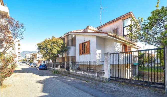 Beautiful home in Reggio Calabria with WiFi and 3 Bedrooms