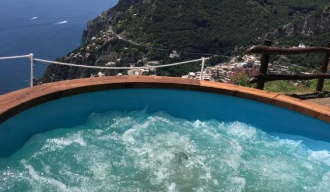 VILLA LA TAGLIATA spectacular jacuzzi tub amazing view and private parking garage